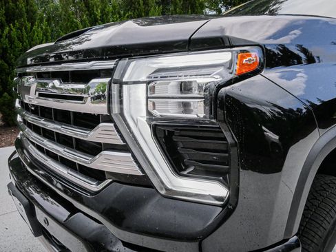 Used 2024 Chevrolet Silverado 2500 High Country w/ Technology Package AWD/4WD image 6