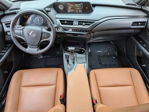 Used 2019 Lexus UX 200 image 18
