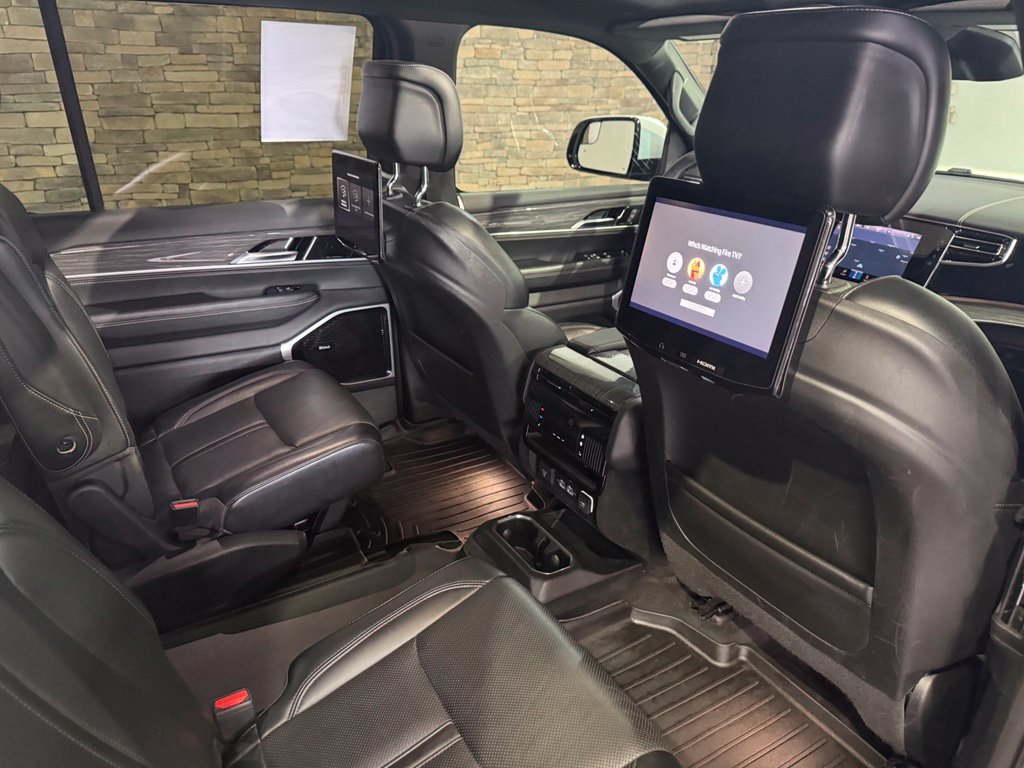 Used 2022 Jeep Wagoneer Series III w/ Premium Group I AWD/4WD image 33