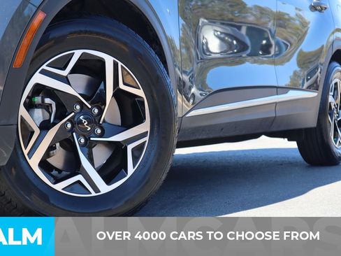 Used 2024 Kia Sportage LX image 3
