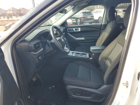 Used 2023 Ford Explorer XLT image 12