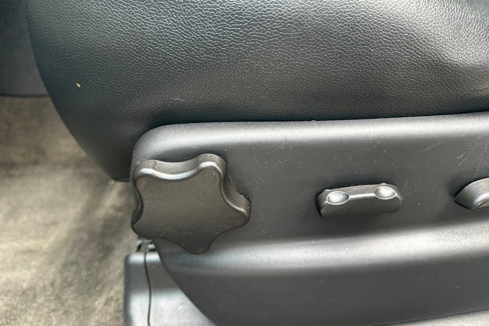 Used 2013 GMC Yukon XL SLT RWD image 13