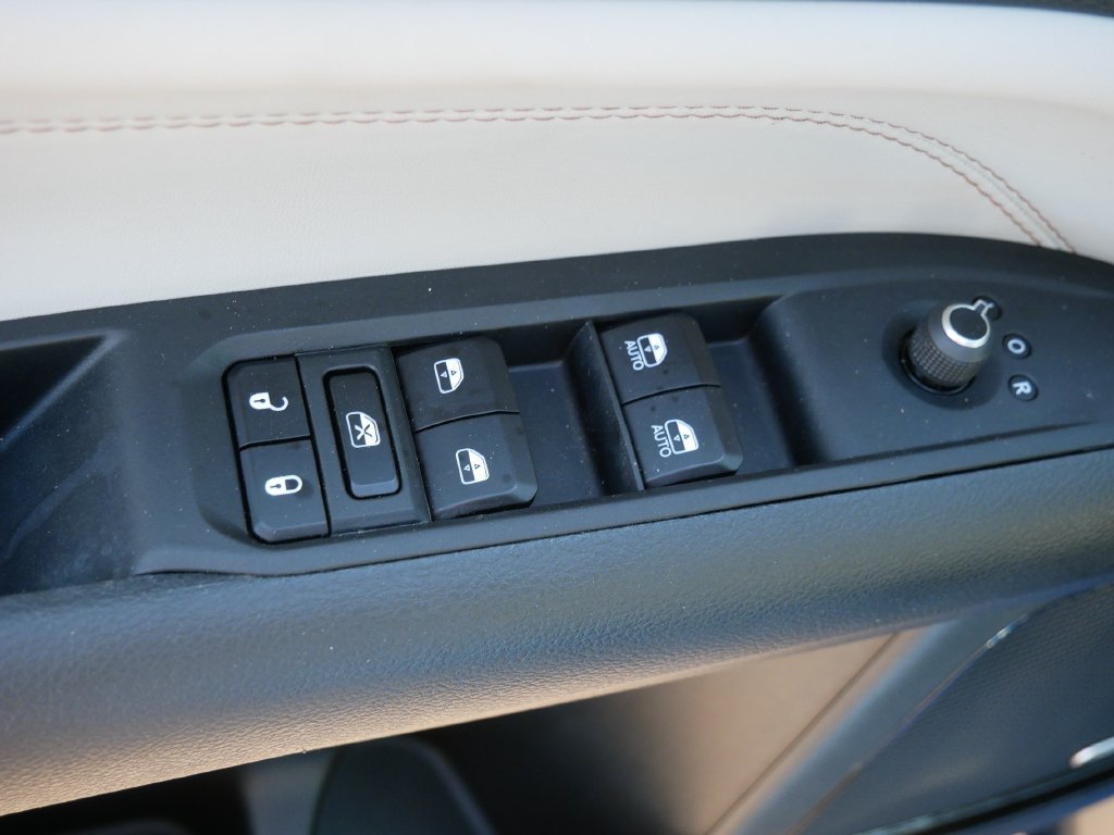 Used 2023 Jeep Compass Limited w/ Sun and Sound Group AWD/4WD image 17