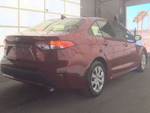 Used 2022 Toyota Corolla LE image 2