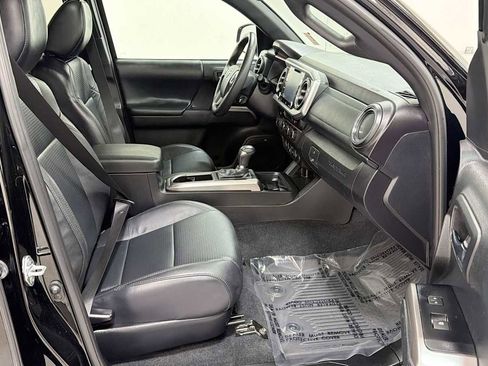 Certified 2023 Toyota Tacoma Limited AWD/4WD image 30