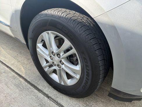 Used 2021 Buick Enclave Essence w/ Sound and Sites Package image 4