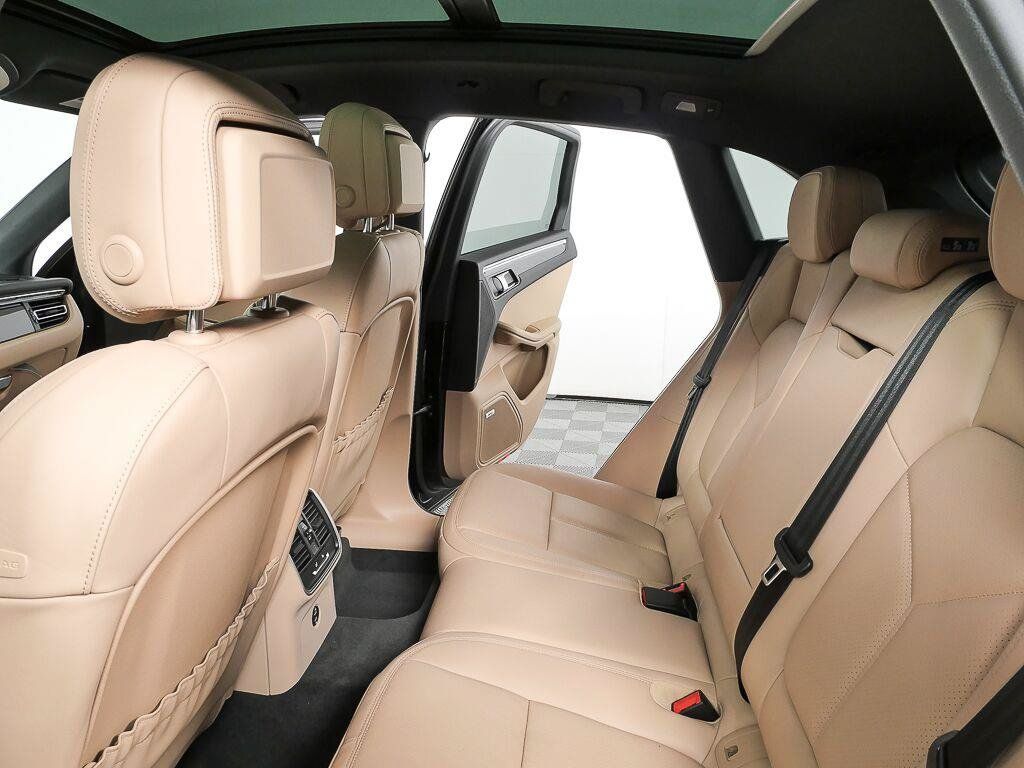 Certified 2026 Porsche Macan AWD/4WD image 21