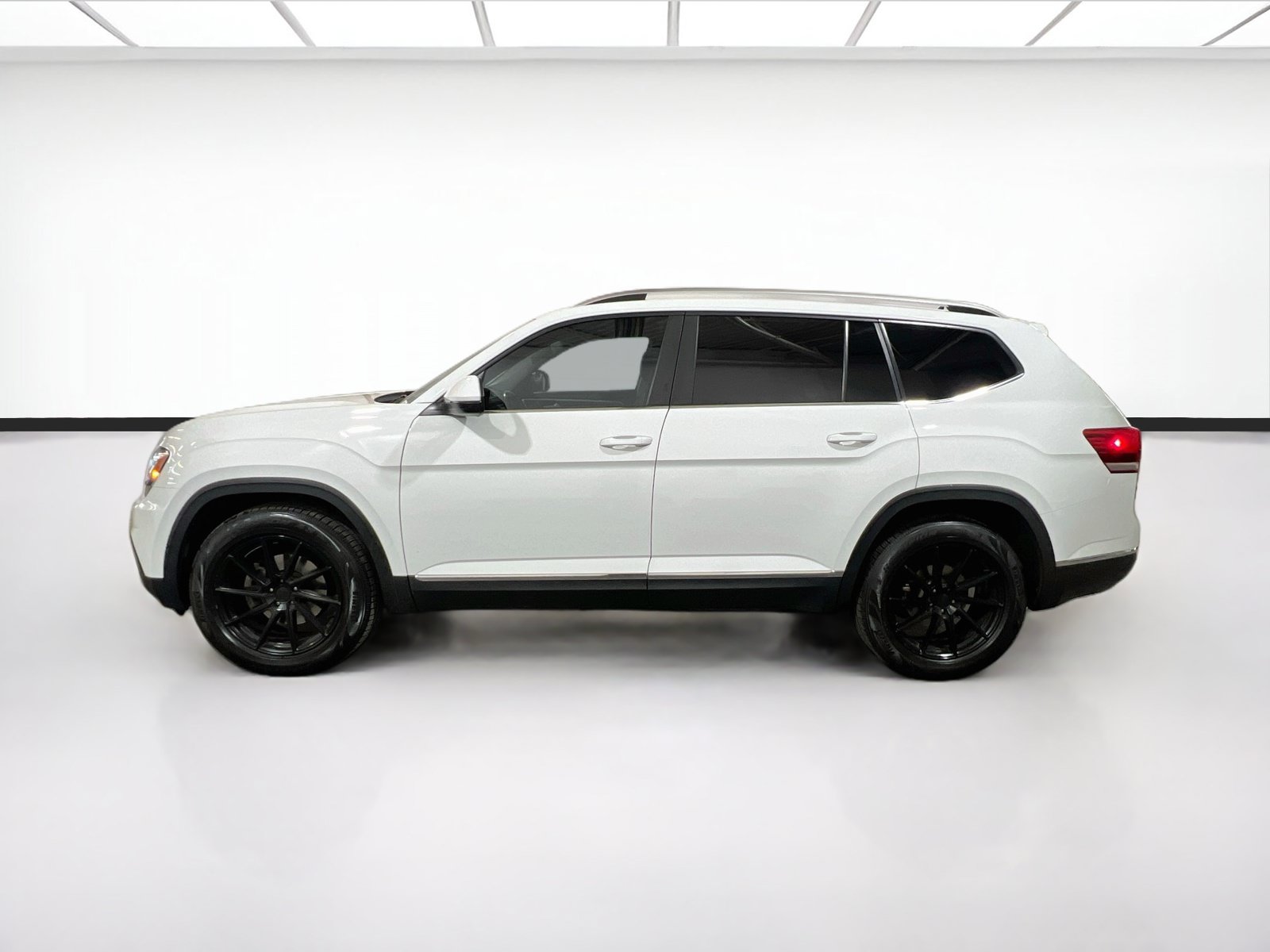 Used 2018 Volkswagen Atlas SEL FWD image 23