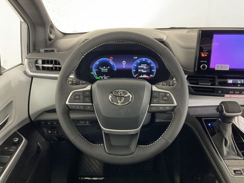 New 2026 Toyota Sienna XSE image 10