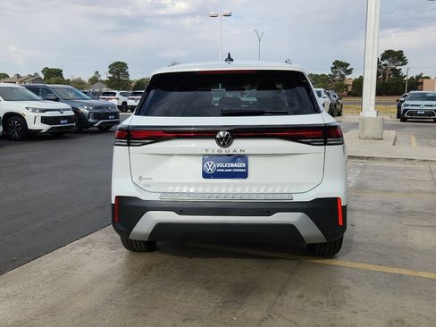 New 2026 Volkswagen Tiguan SE image 6