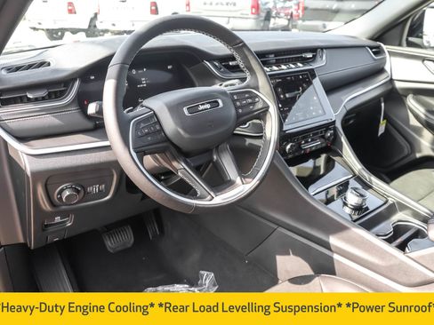 New 2025 Jeep Grand Cherokee Altitude image 4