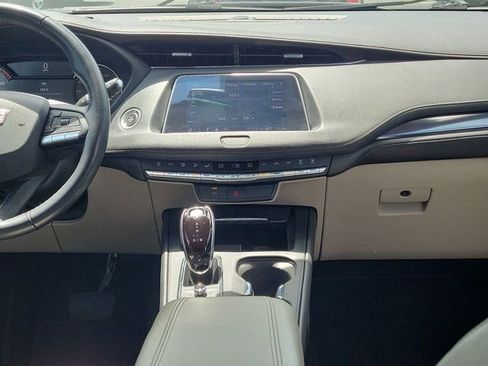 Used 2023 Cadillac XT4 Luxury FWD image 5