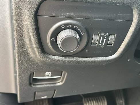 Used 2024 Jeep Grand Cherokee Altitude image 14