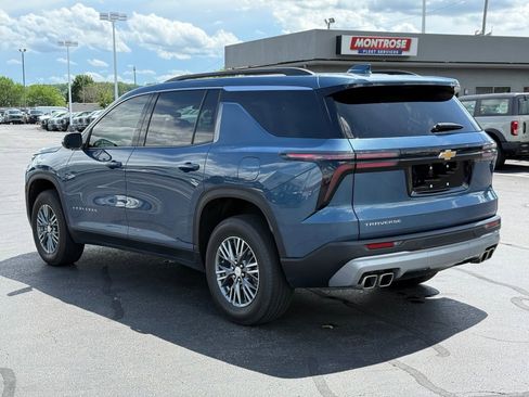 Used 2025 Chevrolet Traverse LT FWD image 6