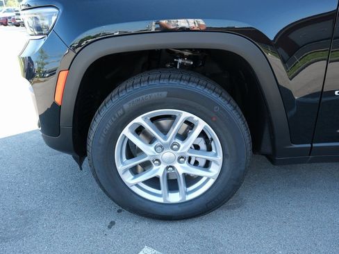 New 2025 Jeep Grand Cherokee Laredo w/ Luxury Tech Group I AWD/4WD image 14