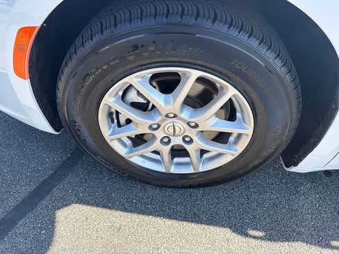 Used 2023 Chrysler Pacifica Touring-L FWD image 43