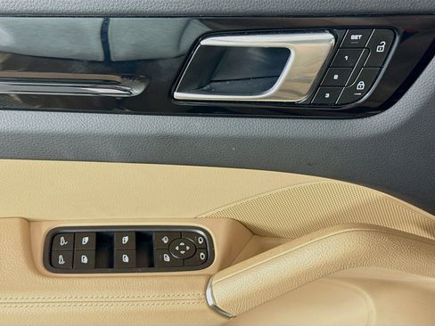 Certified 2023 Porsche Cayenne AWD/4WD image 11