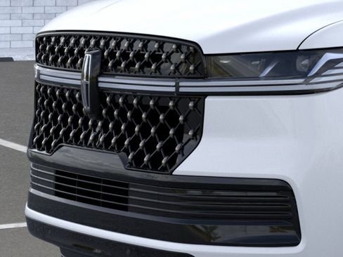 New 2026 Lincoln Navigator L Black Label AWD/4WD image 17