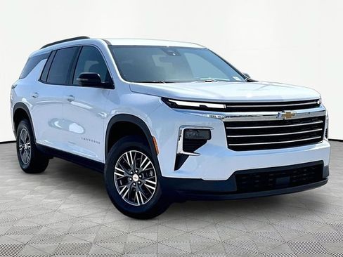 New 2026 Chevrolet Traverse LT w/ Driver Confidence Package AWD/4WD image 1