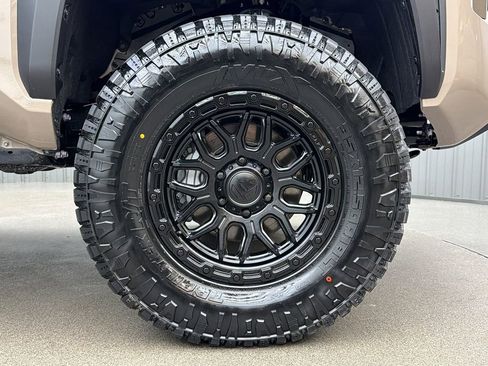 Used 2026 Toyota Tacoma TRD Off-Road AWD/4WD image 10