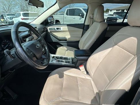 Used 2020 Ford Explorer XLT w/ Equipment Group 202A image 9