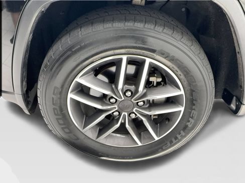 Used 2019 Jeep Grand Cherokee Limited RWD image 11