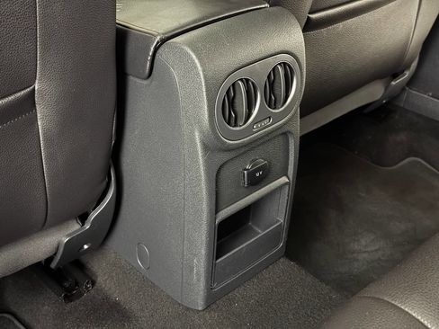 Used 2013 Volkswagen Tiguan SE image 32