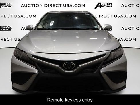 Used 2022 Toyota Camry SE image 3