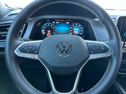 Used 2024 Volkswagen Atlas Cross Sport SE FWD image 22