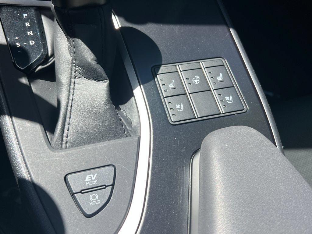 Used 2024 Lexus UX 250h F Sport FWD image 36