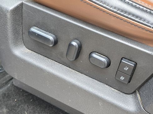 Used 2013 Ford F150 Platinum image 11