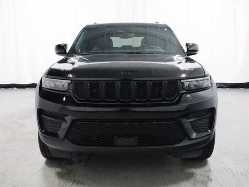Used 2024 Jeep Grand Cherokee Altitude AWD/4WD image 14