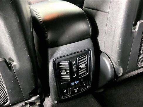 Used 2019 Jeep Grand Cherokee Limited w/ Luxury Group II image 10