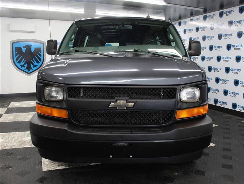 Used 2017 Chevrolet Express 3500 Extended RWD image 6