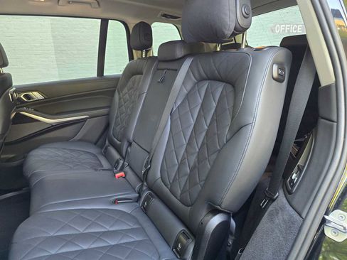 Used 2025 BMW X7 xDrive40i AWD/4WD image 17