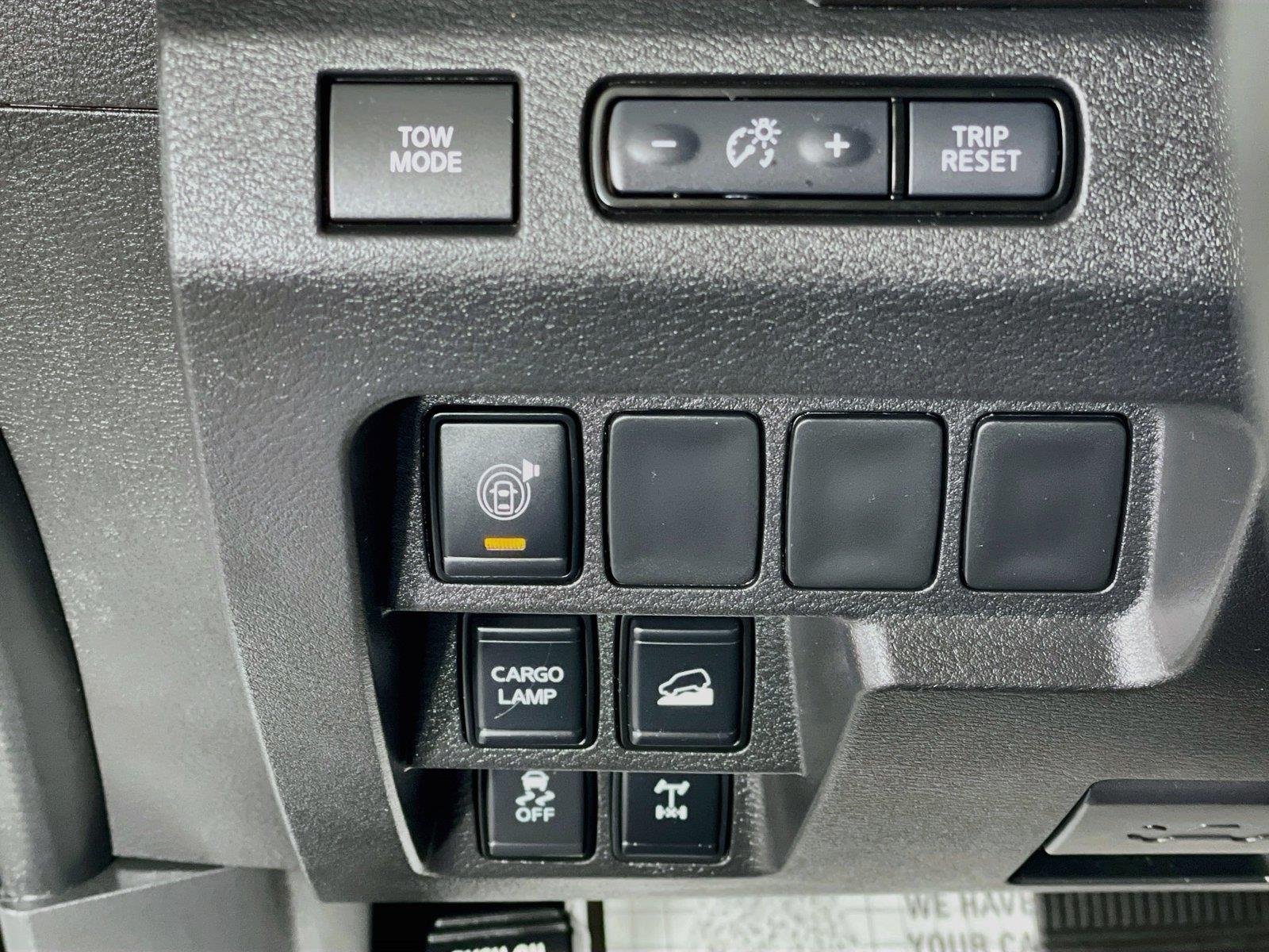 Used 2025 Nissan Frontier PRO-4X AWD/4WD image 12