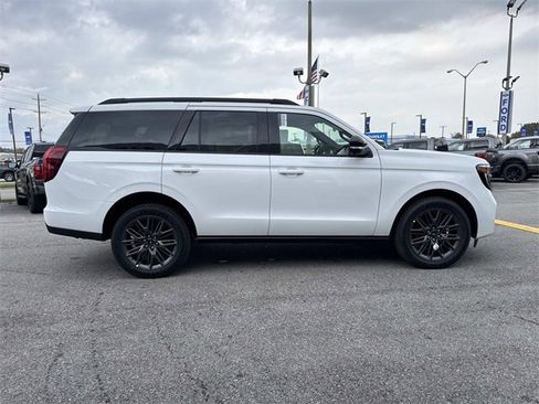 New 2025 Ford Expedition Platinum w/ Stealth Performance Package image 4