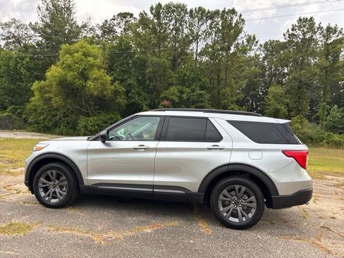 Used 2023 Ford Explorer XLT w/ Equipment Group 202A AWD/4WD image 6