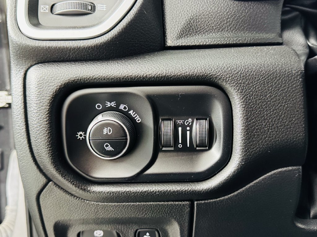 Used 2025 RAM 1500 Big Horn AWD/4WD image 9