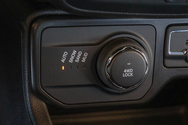 Used 2023 Jeep Renegade Latitude AWD/4WD image 19