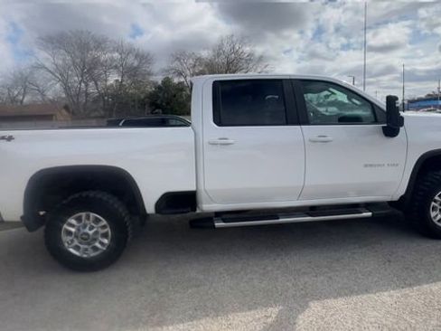 Used 2023 Chevrolet Silverado 2500 LT image 9