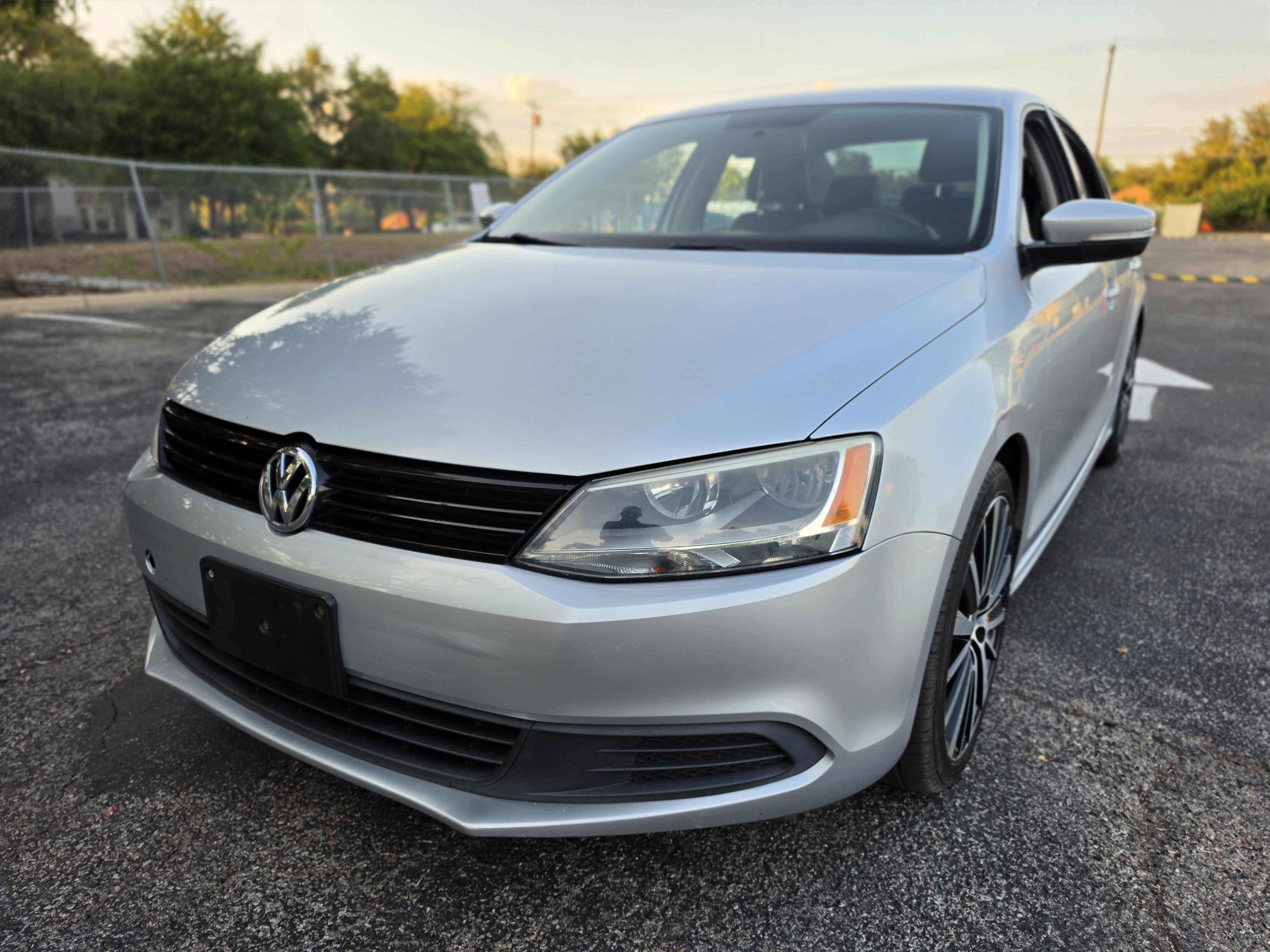 Used 2014 Volkswagen Jetta SE FWD image 3