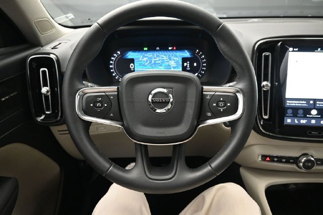 Used 2024 Volvo XC40 B5 Ultimate AWD/4WD image 23