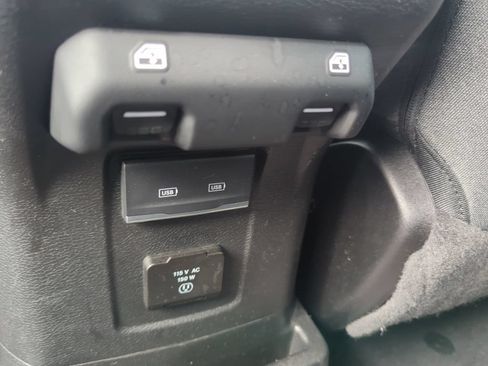 Used 2025 Jeep Wrangler Unlimited Sahara AWD/4WD image 33