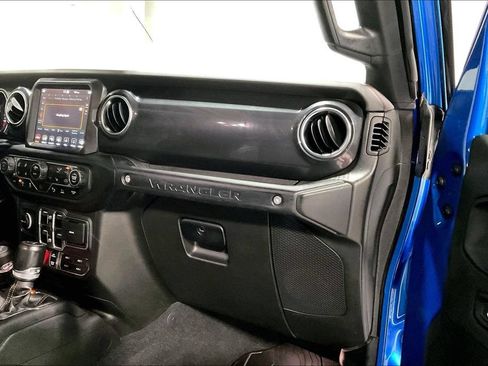 Used 2021 Jeep Wrangler Unlimited Rubicon w/ Dual Top Group AWD/4WD image 19