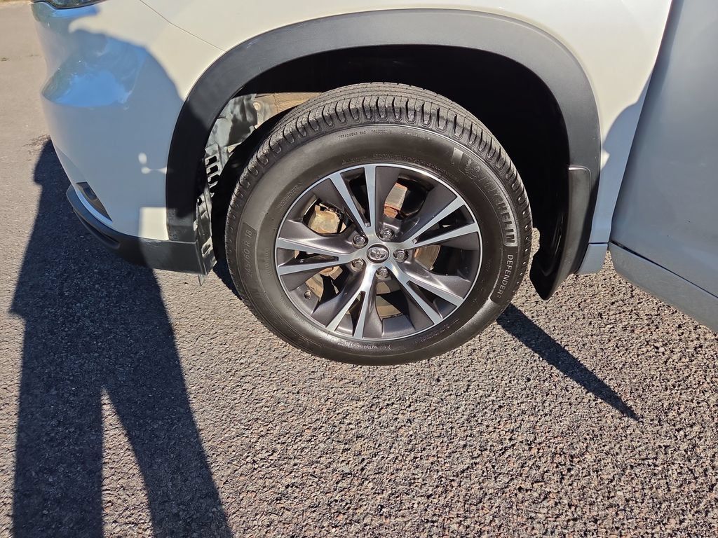 Used 2016 Toyota Highlander XLE AWD/4WD image 22
