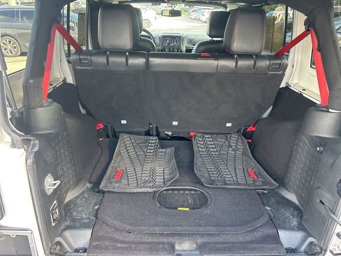 Used 2018 Jeep Wrangler Unlimited Rubicon image 28