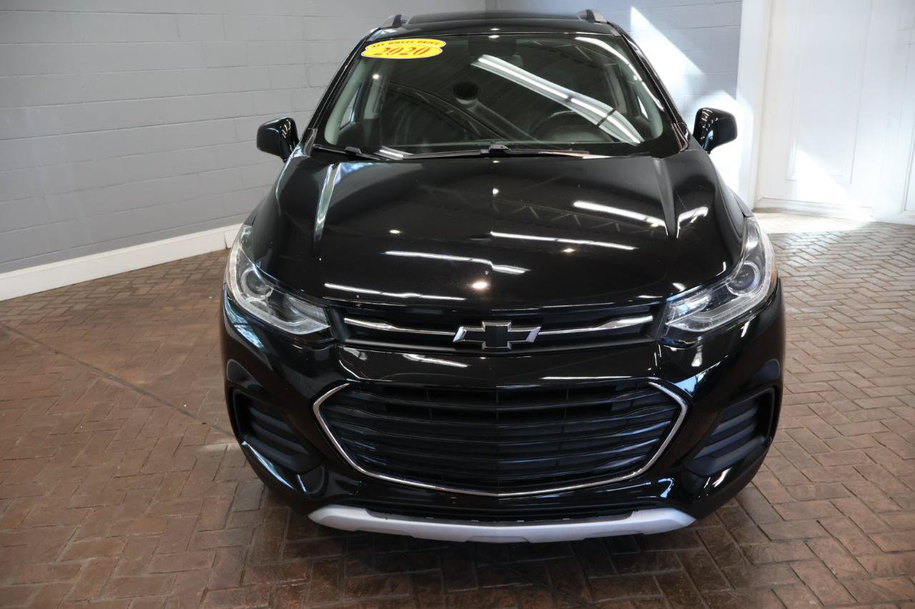 Used 2020 Chevrolet Trax LT w/ Sun & Sound Package AWD/4WD image 2