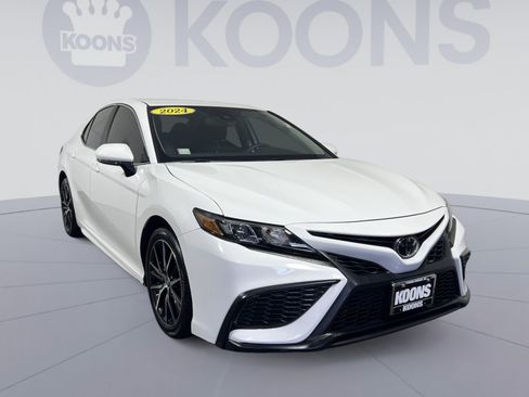 Used 2024 Toyota Camry SE w/ Convenience Package FWD image 2