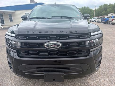 Used 2024 Ford Expedition Limited RWD image 3